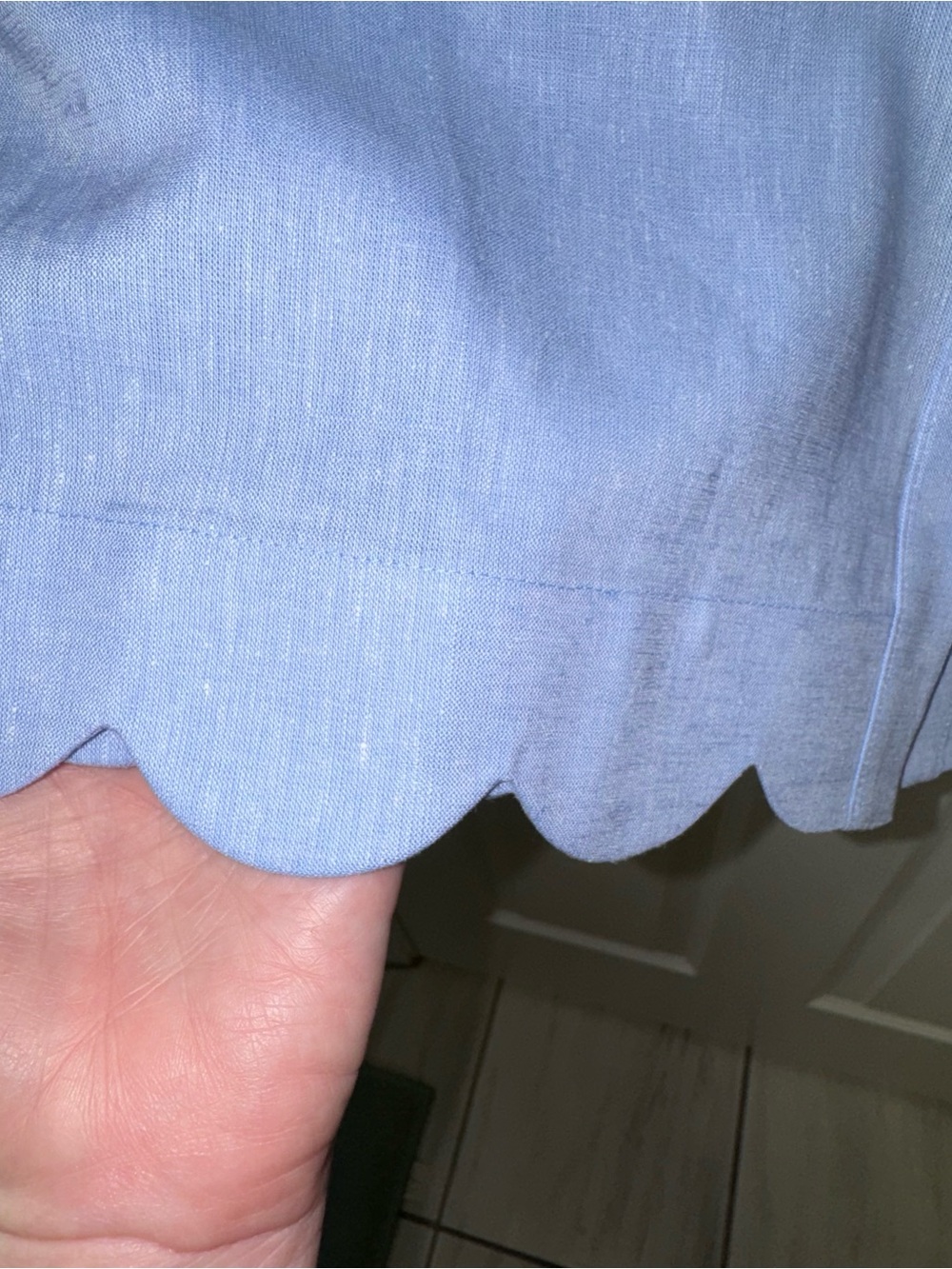 Foxcroft Scarlett Scallop Hem Linen Blend Button-Up size small - Picture 8 of 14